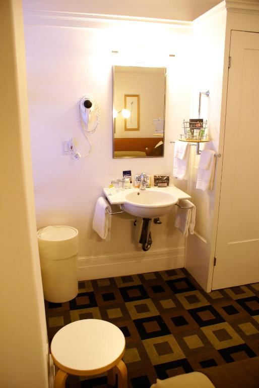 Deluxe Double Room,61073317:JPEG